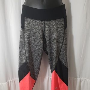 Marika Capri Leggings W/Mesh Detail Size Small